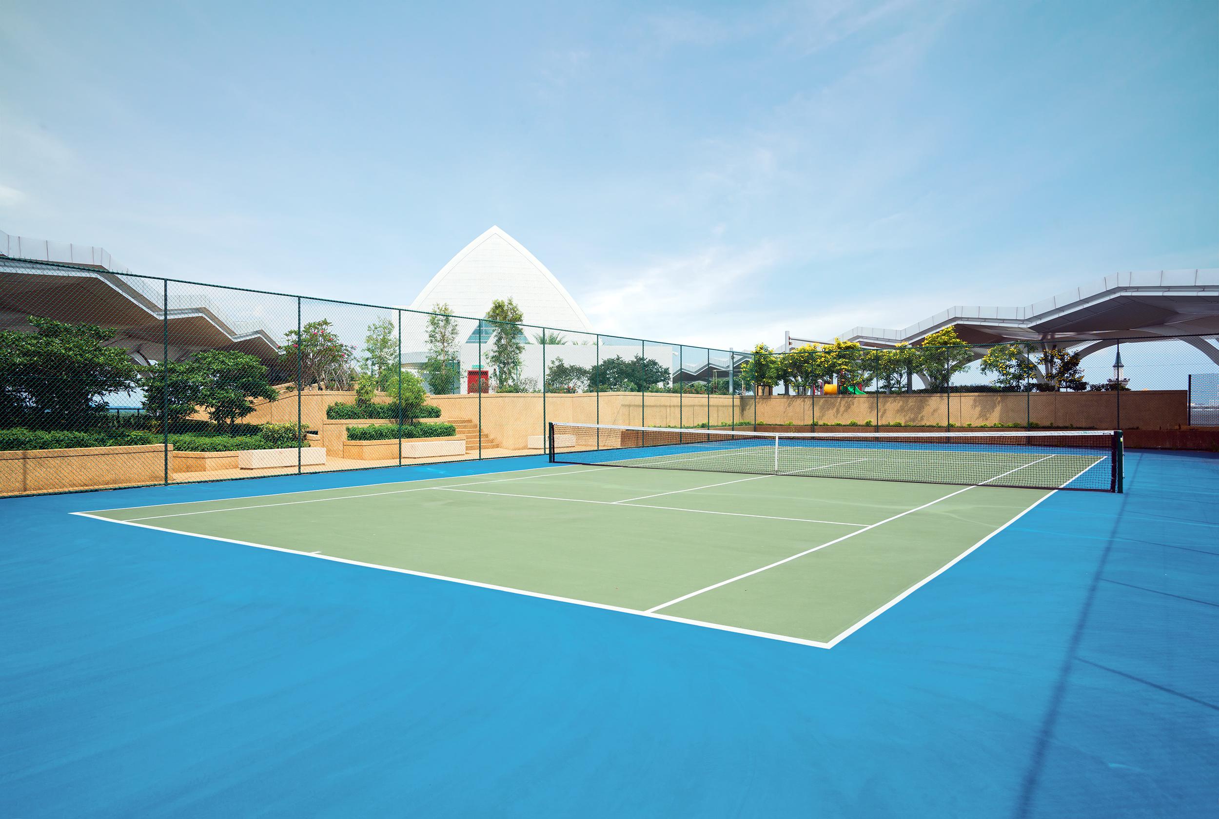 Movenpick Hotel & Convention Centre Klia Sepang Exterior foto Tennis court