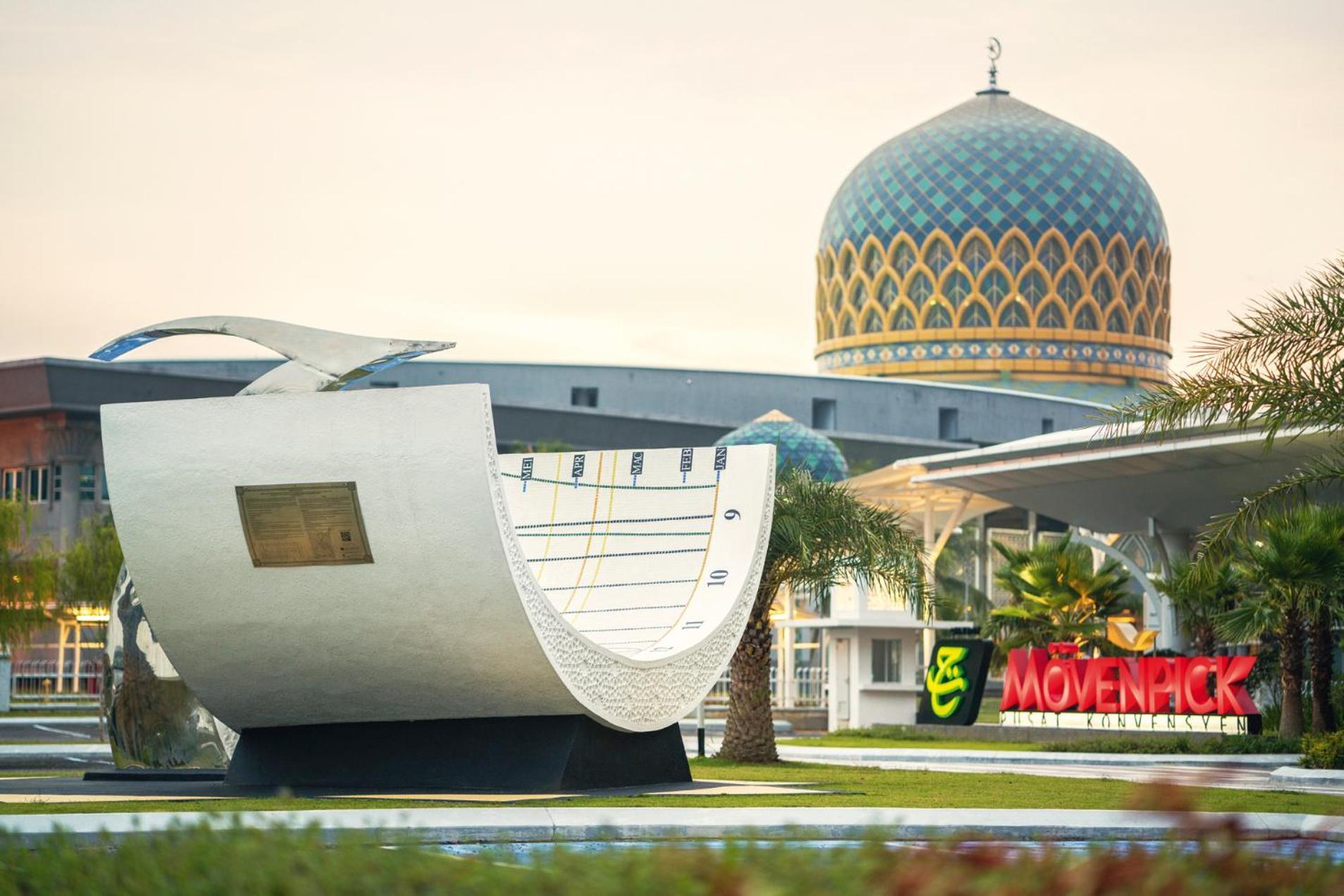 Movenpick Hotel & Convention Centre Klia Sepang Exterior foto The mosque at the university