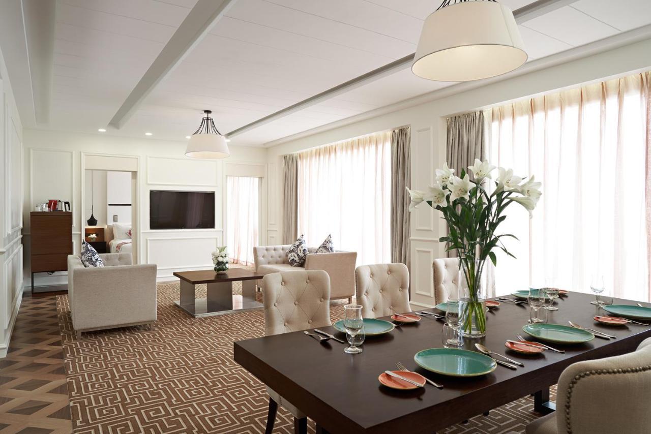 Movenpick Hotel & Convention Centre Klia Sepang Exterior foto A suite at the hotel