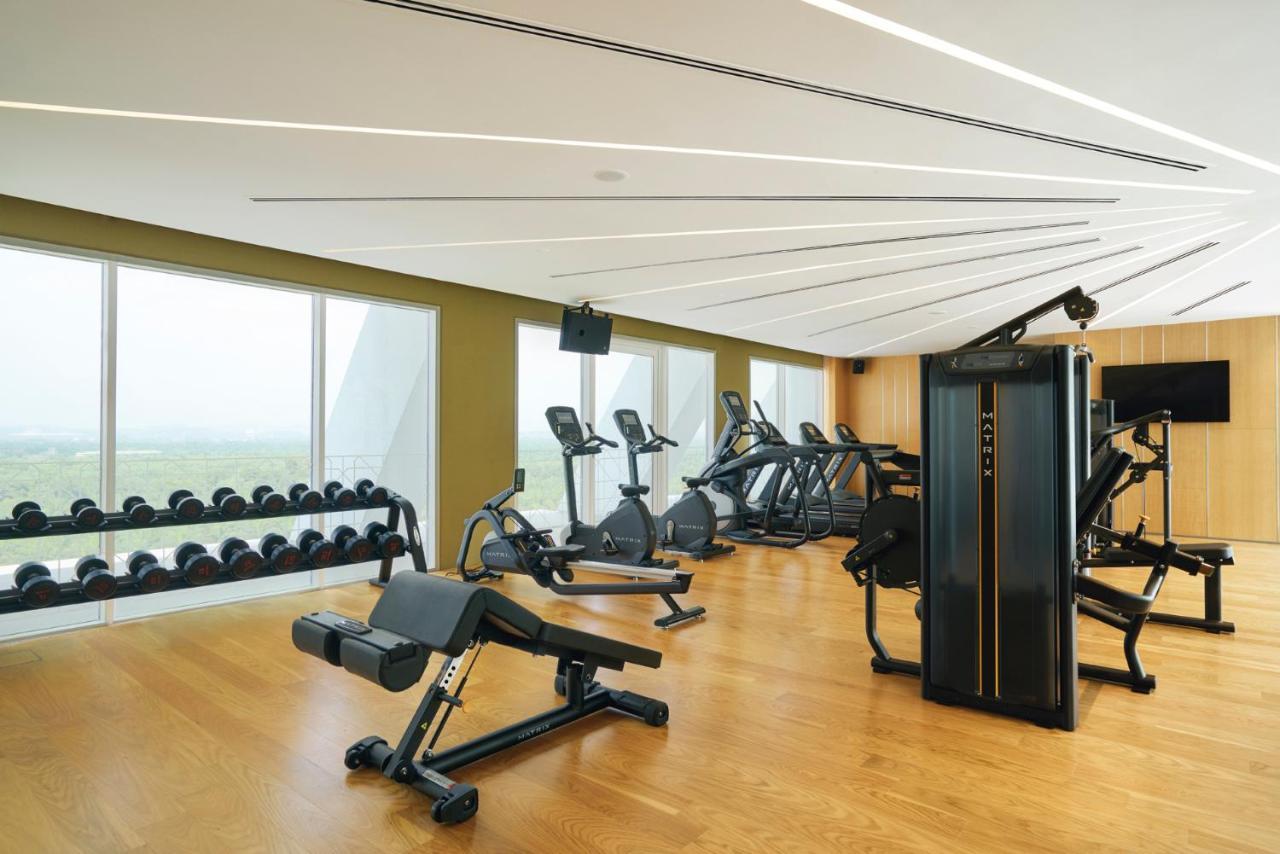 Movenpick Hotel & Convention Centre Klia Sepang Exterior foto The gym at the hotel